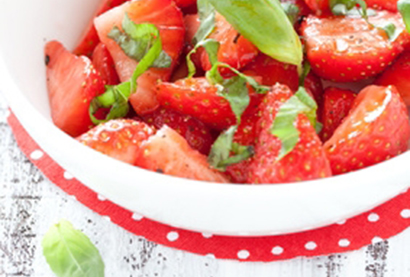Recette d'&eacute;t&eacute; - salade de fraises au basilic et &agrave; l'huile d'olive