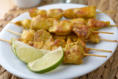 Recette de printemps - Brochettes de poulet au curry et lait de coco