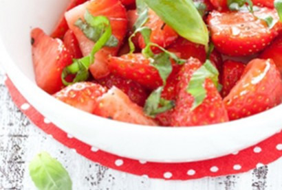 Recette de salade de fraises au basilic et à l’huile d’olive 