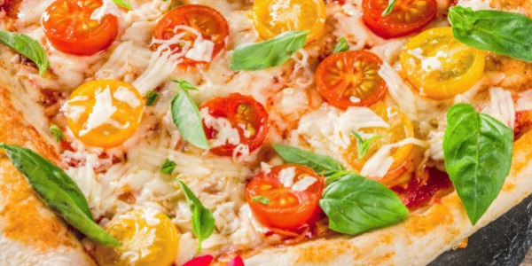 Recette de Pizza marguerite spéciale Saint-Valentin avec pâte maison