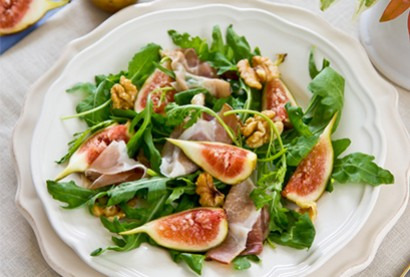 Recette de salade automnale au jambon cru, figues & noix