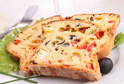 Recette de cake au chèvre, tomates séchées et basilic 